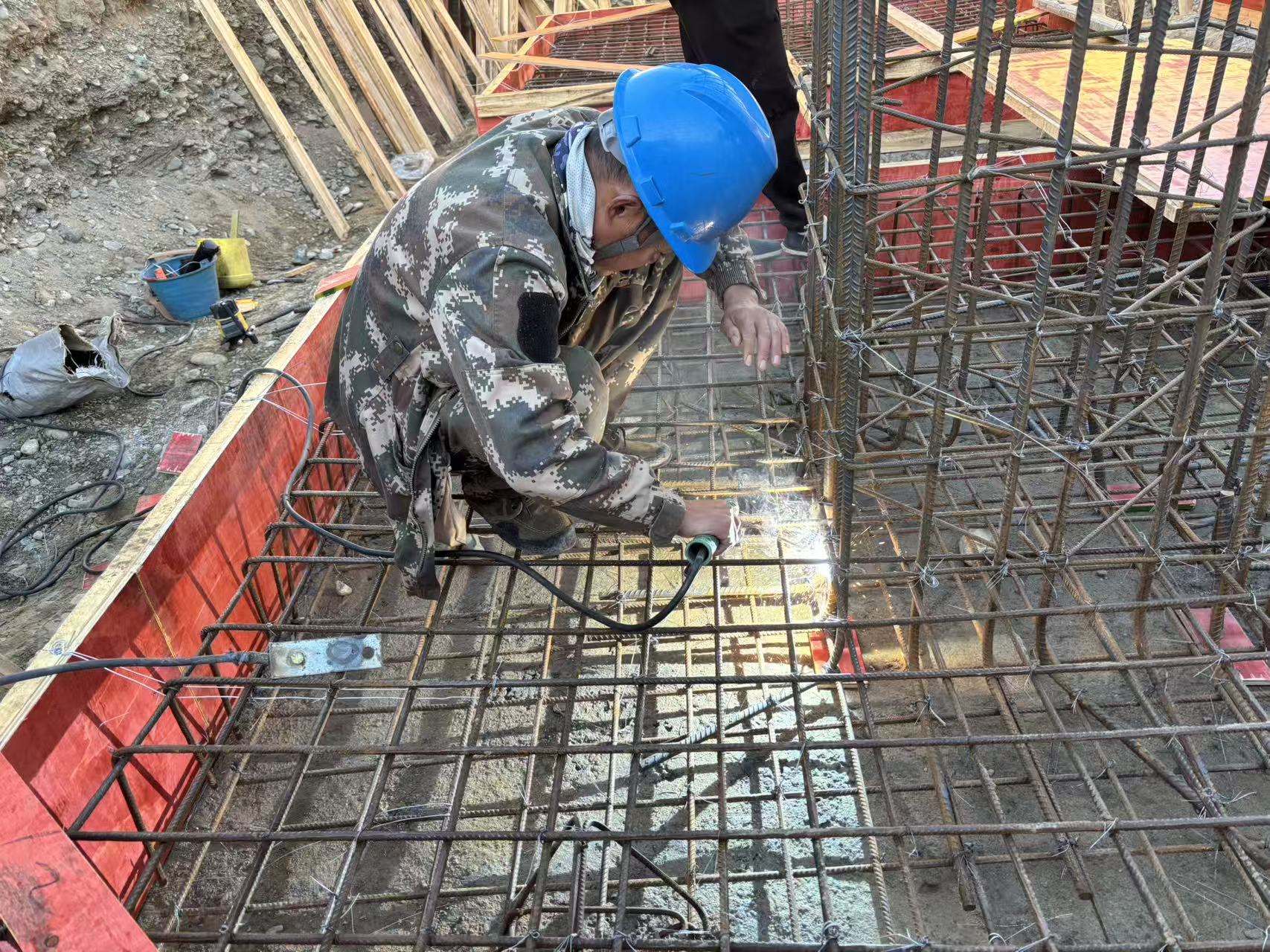 山南市贡嘎县昌果加油站35kV线路迁改工程 - 图片 4